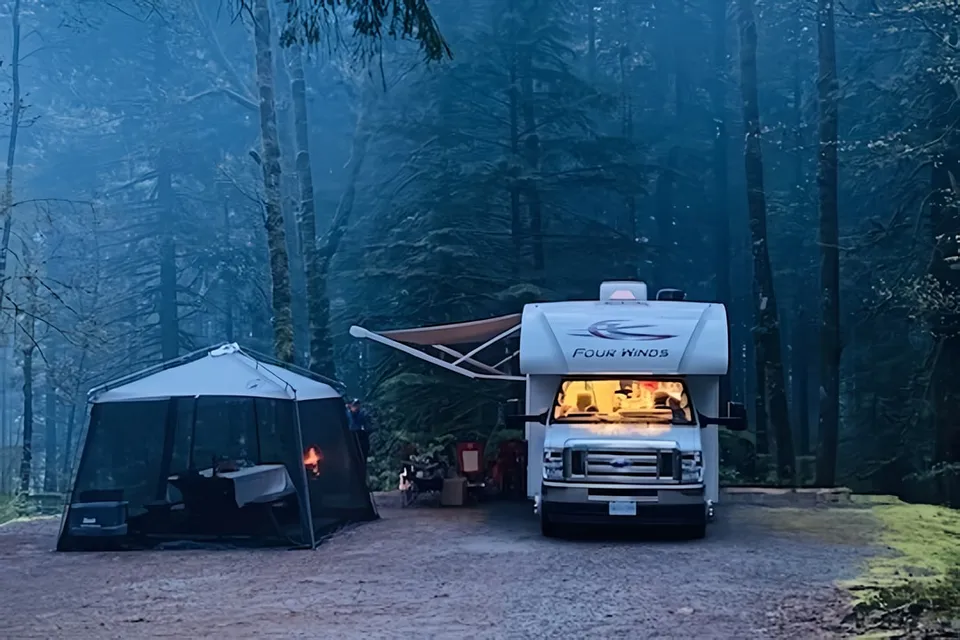 Adventure on the Way – Thor Motor Coach Four Winds 27R Class C