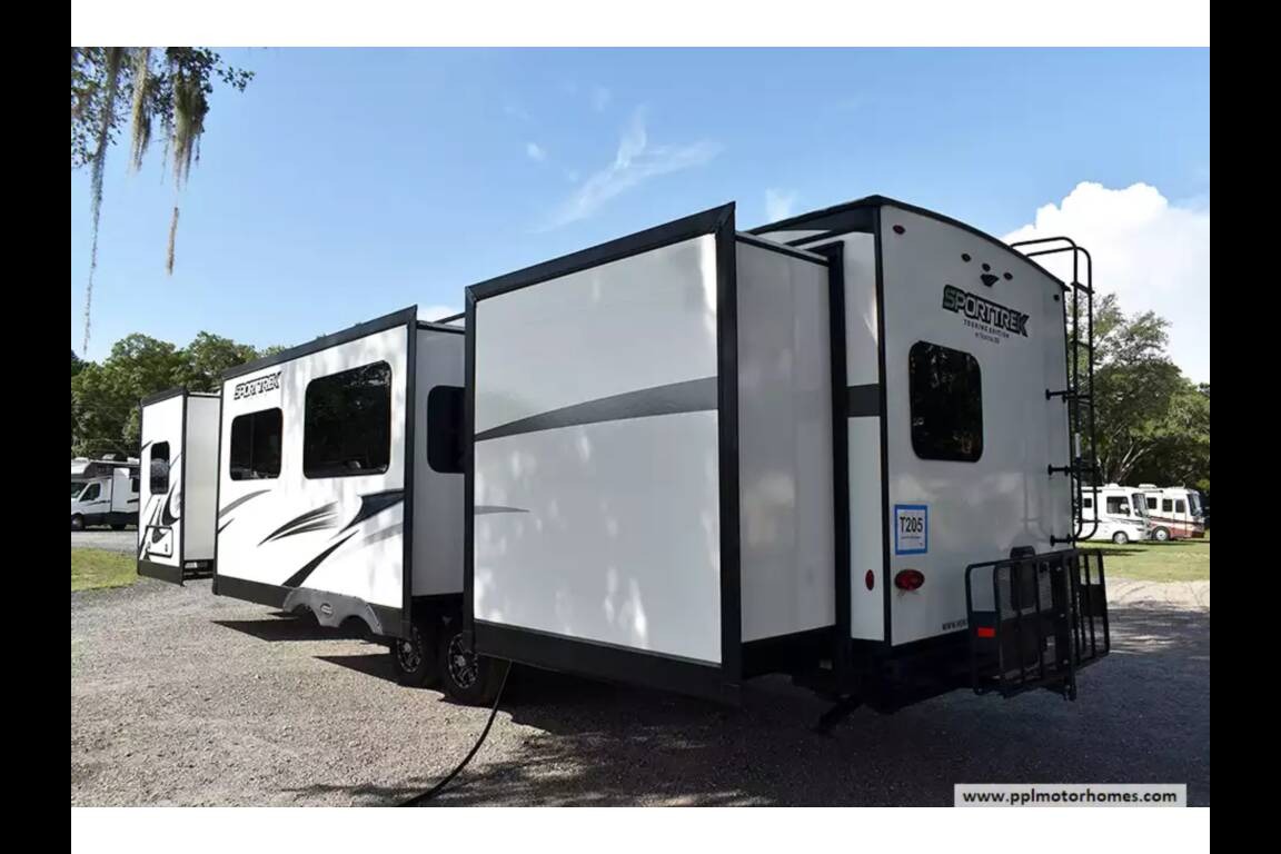 RV with Bunk Room: Bath and Half: Delivery Only ($85) No Prep Fee: Equipped