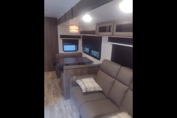 RV with Bunk Room: Bath and Half: Delivery Only ($85) No Prep Fee: Equipped
