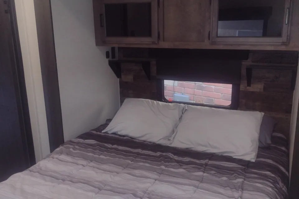 RV with Bunk Room: Bath and Half: Delivery Only ($85) No Prep Fee: Equipped