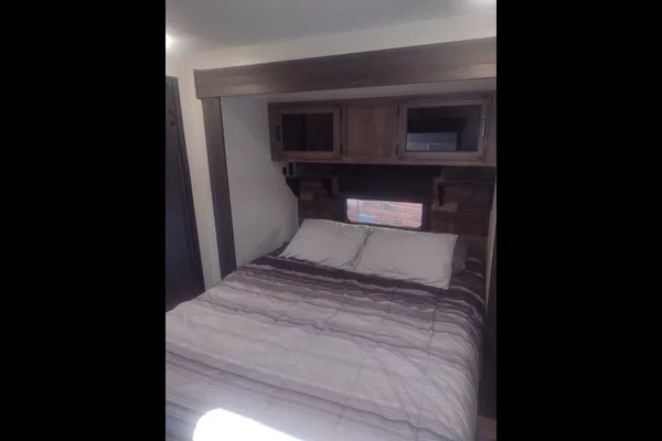 RV with Bunk Room: Bath and Half: Delivery Only ($85) No Prep Fee: Equipped