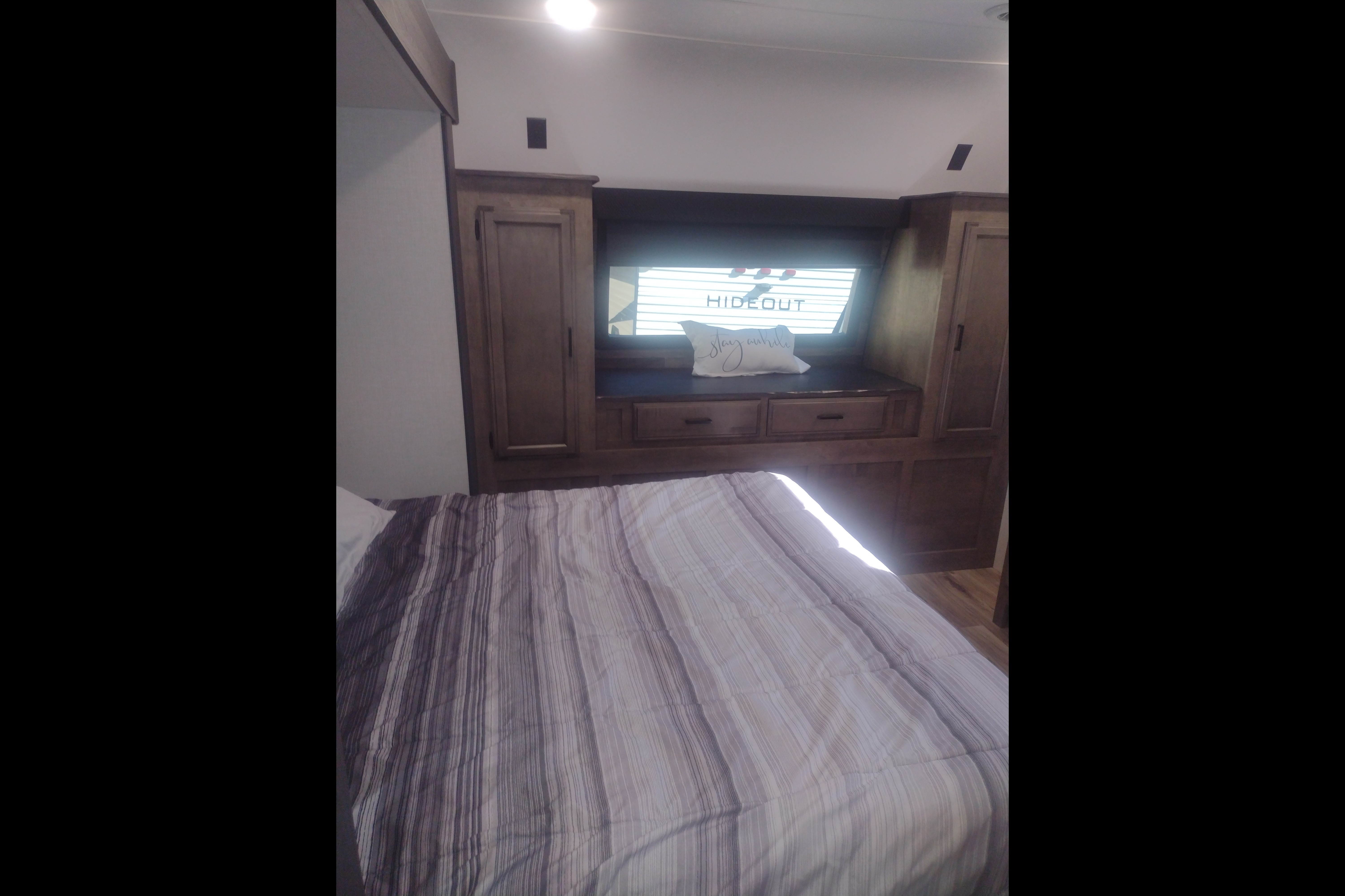 RV with Bunk Room: Bath and Half: Delivery Only ($85) No Prep Fee: Equipped