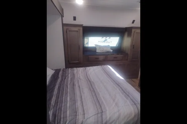 RV with Bunk Room: Bath and Half: Delivery Only ($85) No Prep Fee: Equipped