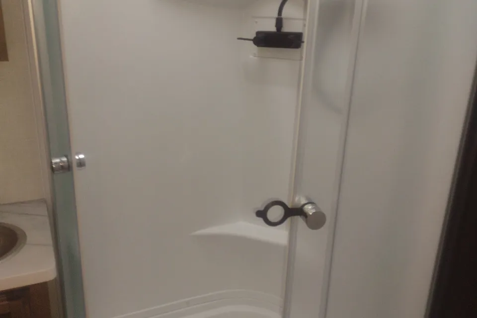RV with Bunk Room: Bath and Half: Delivery Only ($85) No Prep Fee: Equipped