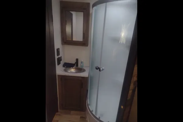 RV with Bunk Room: Bath and Half: Delivery Only ($85) No Prep Fee: Equipped