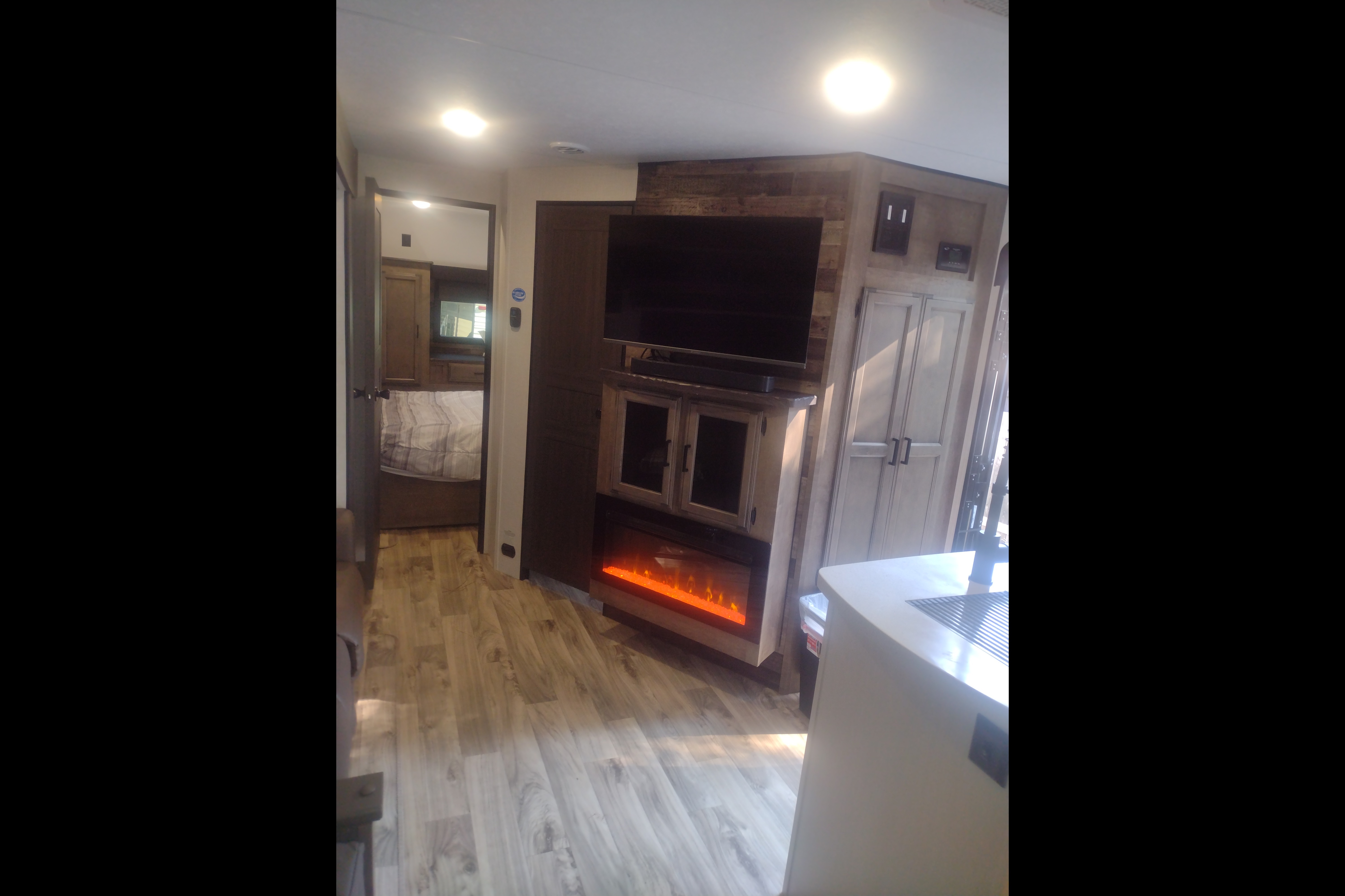 RV with Bunk Room: Bath and Half: Delivery Only ($85) No Prep Fee: Equipped