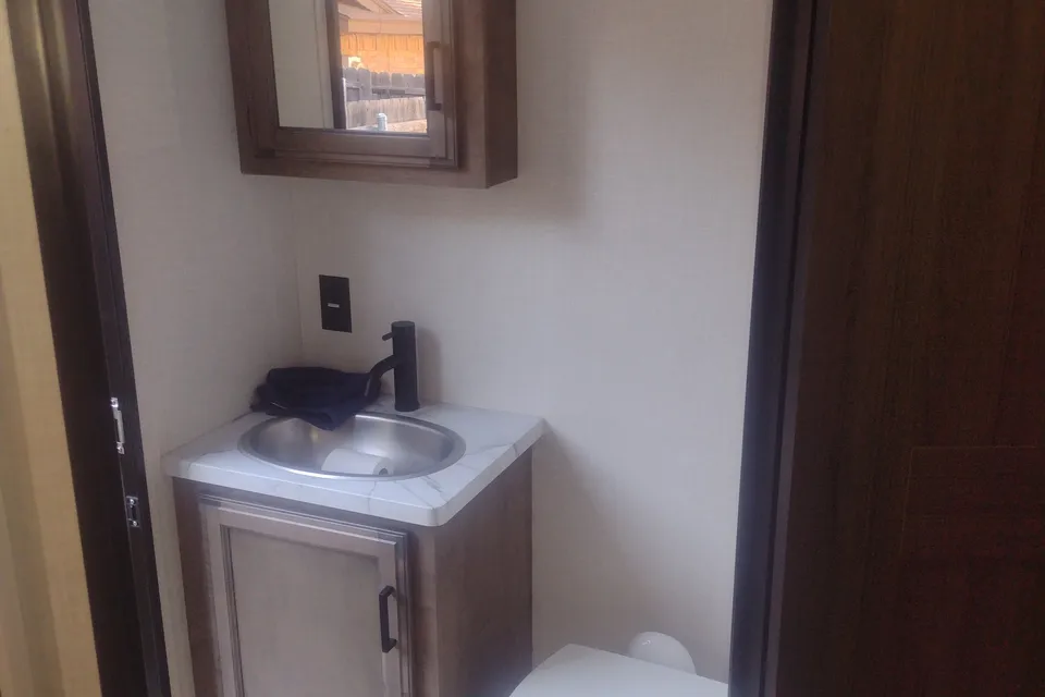 RV with Bunk Room: Bath and Half: Delivery Only ($85) No Prep Fee: Equipped