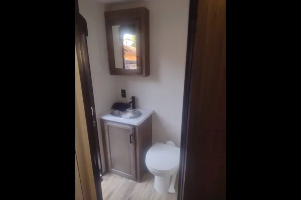 RV with Bunk Room: Bath and Half: Delivery Only ($85) No Prep Fee: Equipped