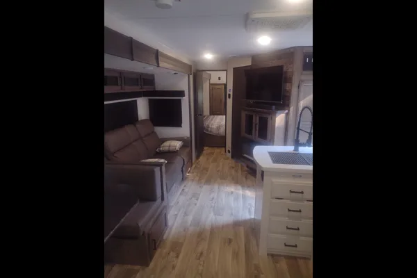 RV with Bunk Room: Bath and Half: Delivery Only ($85) No Prep Fee: Equipped