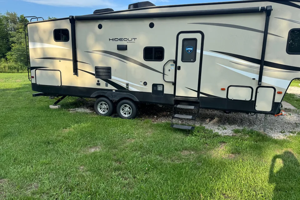 Keystone Hideout Fifth Wheel bunkhouse!