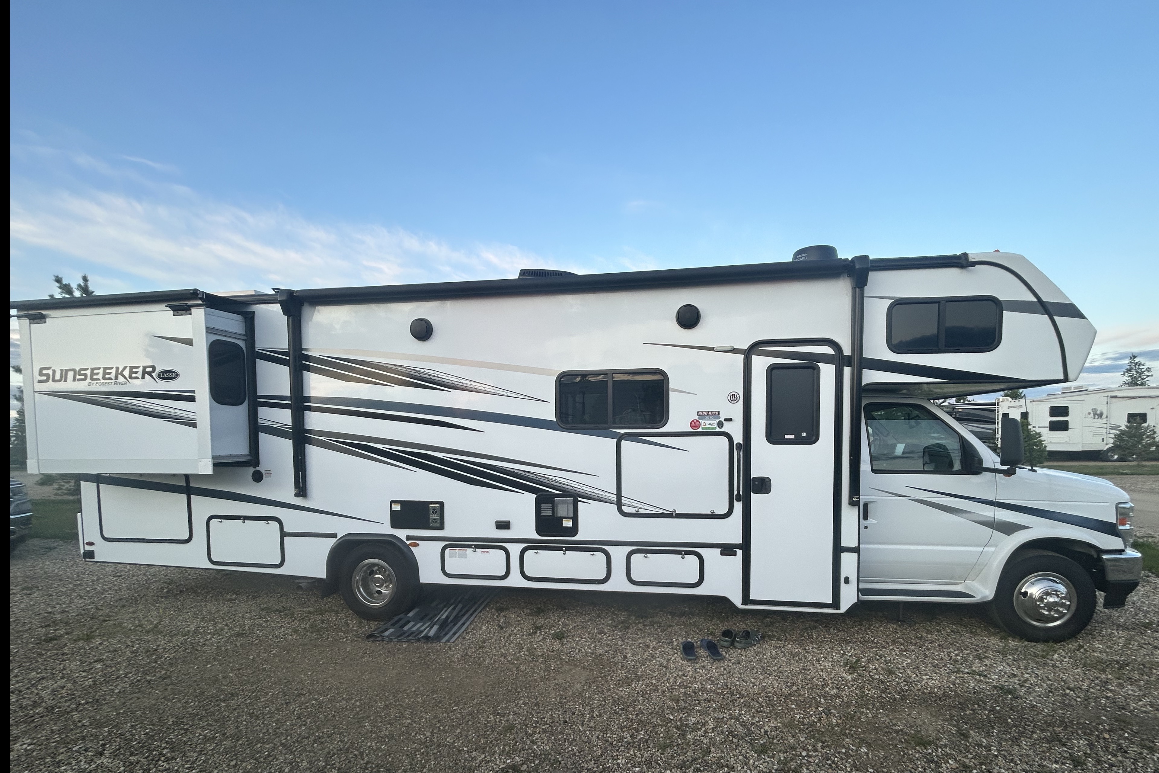 Forest River Sunseeker 3010DS 30 Class C