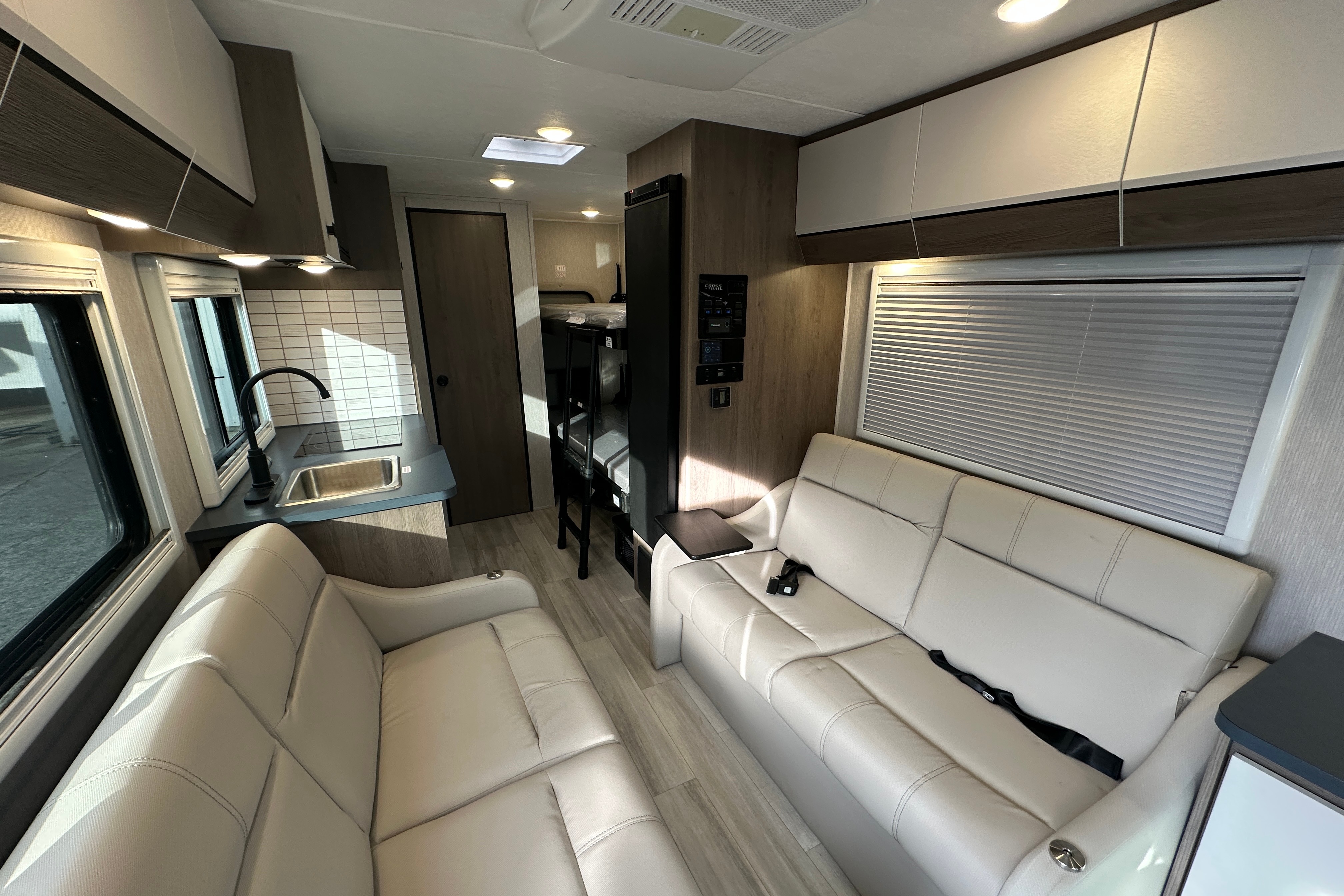 GM's Coachmen Cross Trail 20BHTA Class C