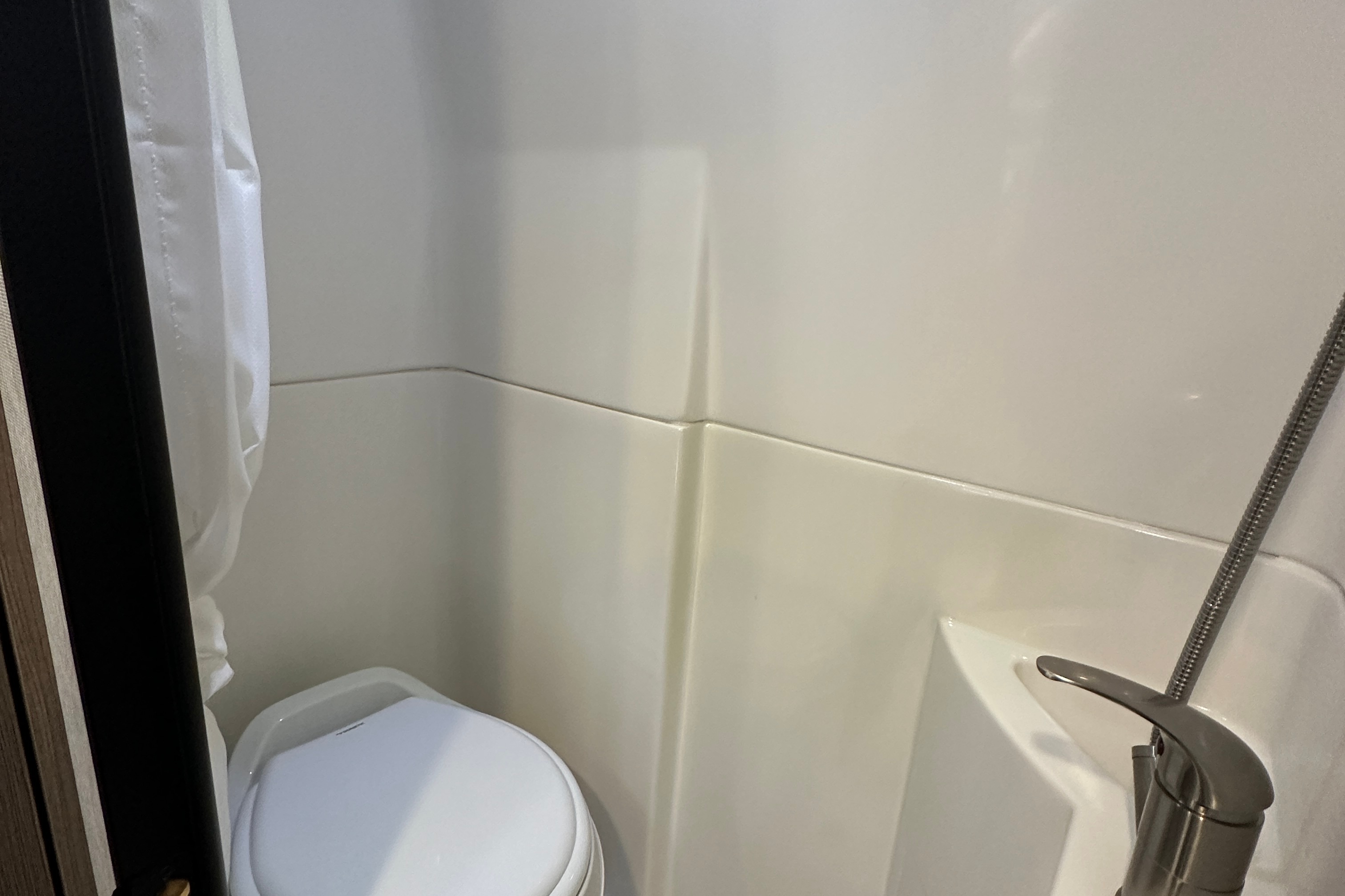 GM's Coachmen Cross Trail 20BHTA Class C