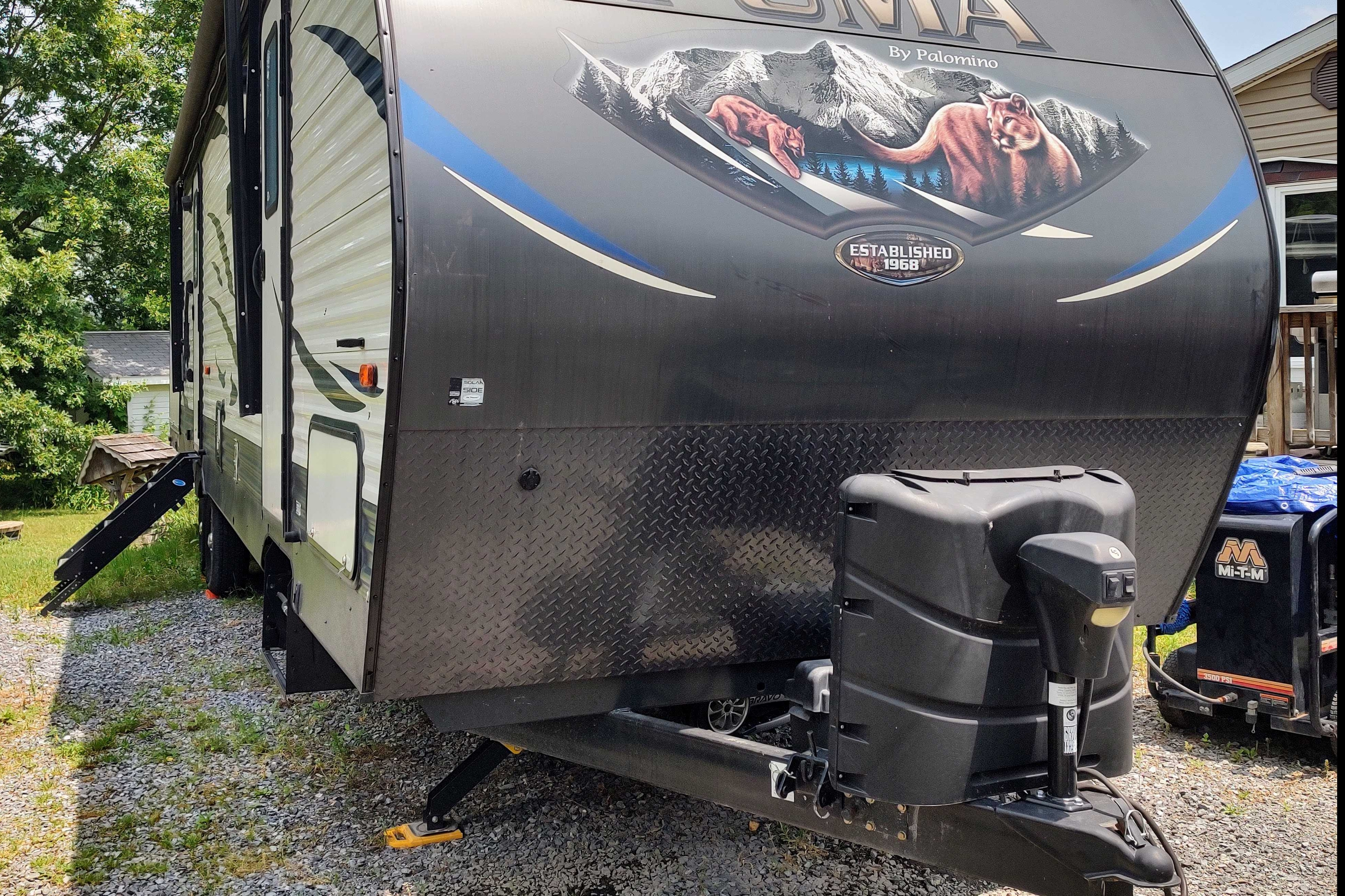 Family friendly - 2020 Palomino Puma Travel Trailer