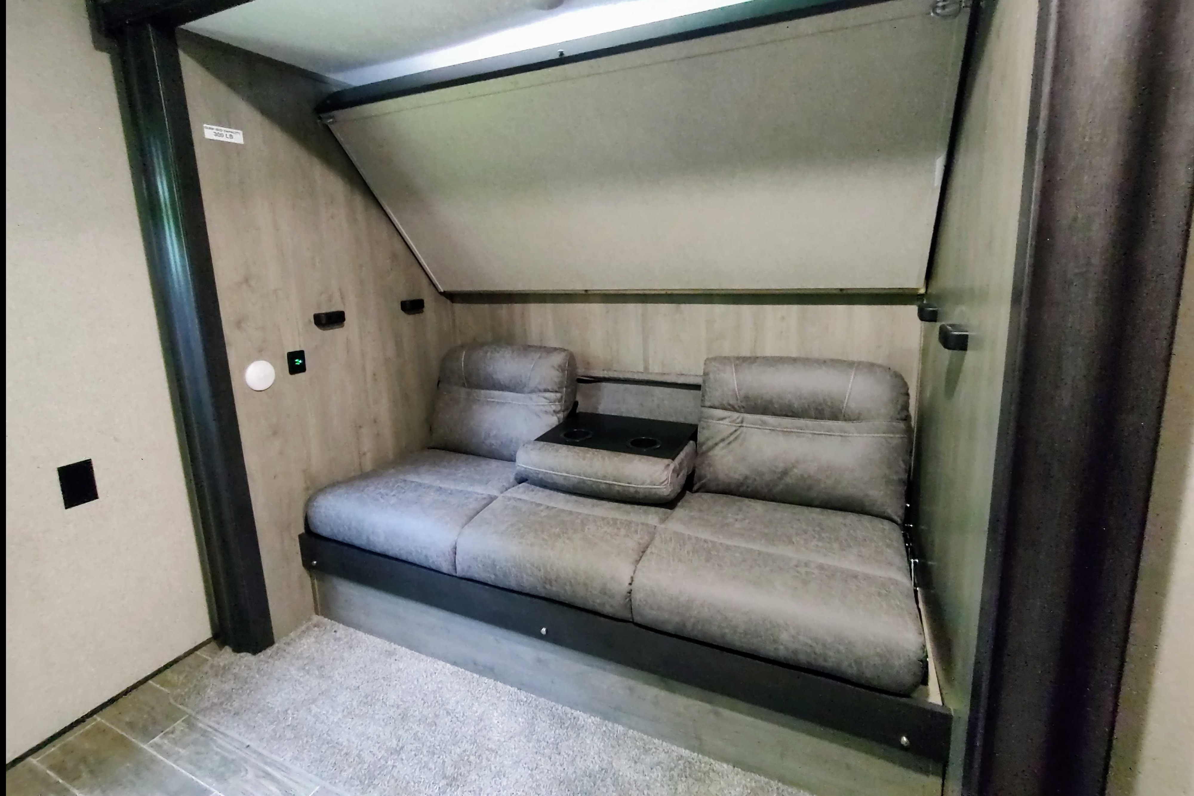 Family friendly - 2020 Palomino Puma Travel Trailer