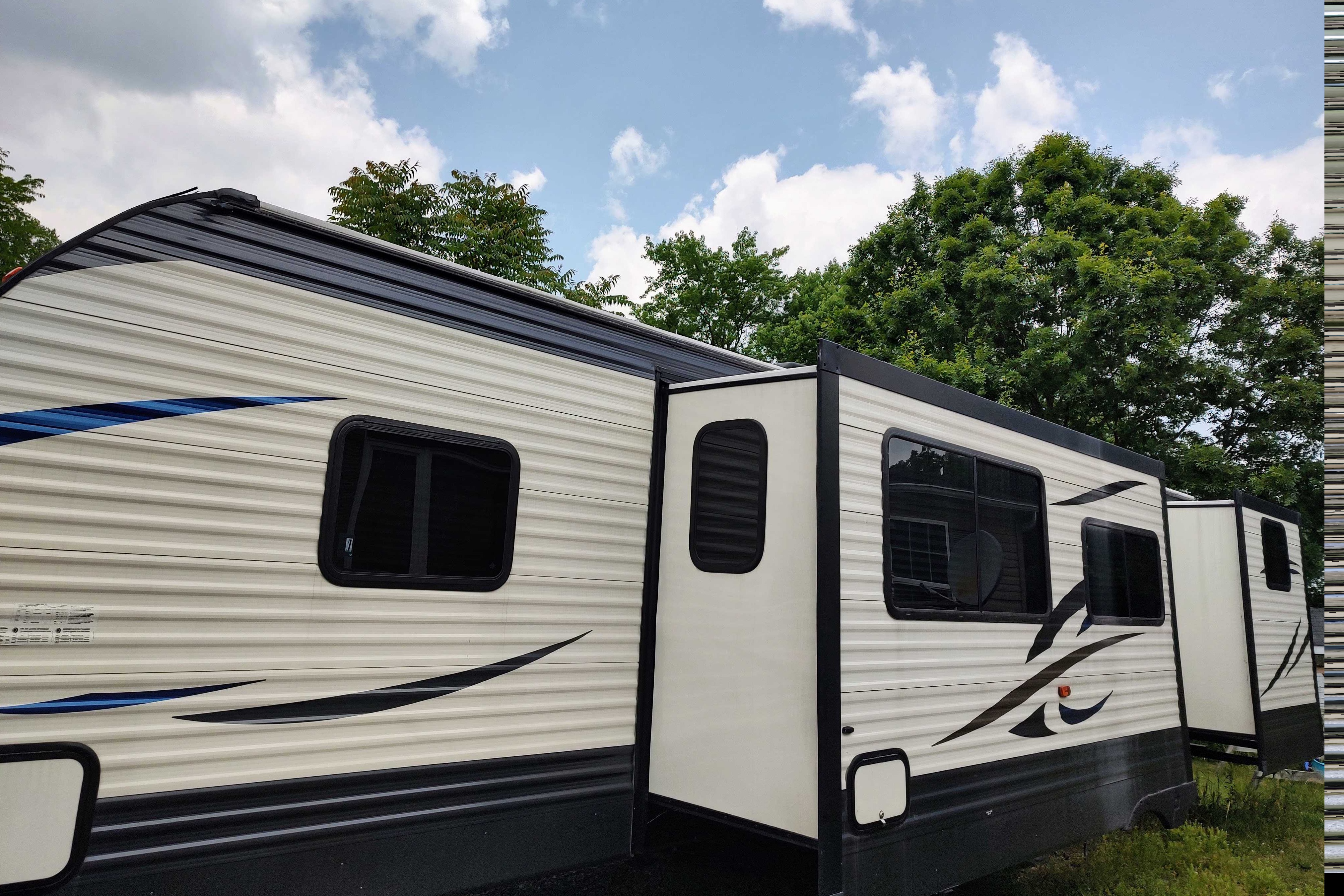 Family friendly - 2020 Palomino Puma Travel Trailer