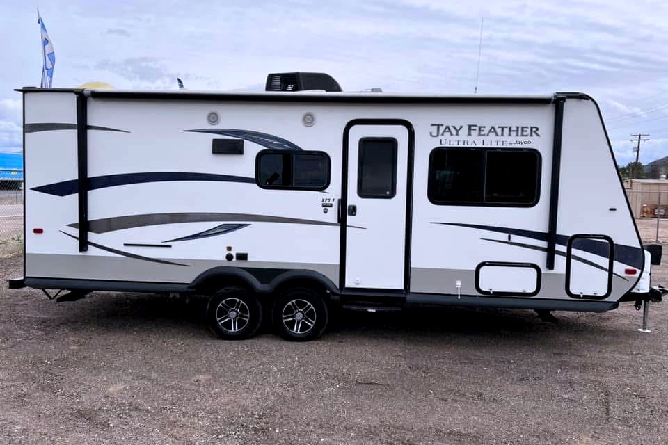 Sleeps 10 | 55” Theater Projector | SUV Towable Jayco X23F Hybrid Trailer | Starlink WiFi Available | Kids and Pets Friendly