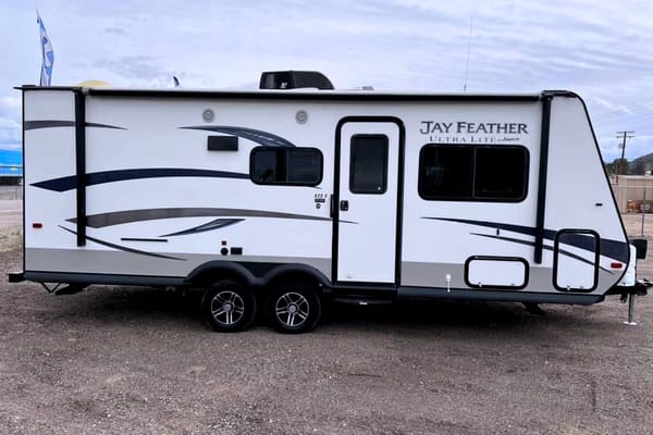 Sleeps 10 | 55” Theater Projector | SUV Towable Jayco X23F Hybrid Trailer | Starlink WiFi Available | Kids and Pets Friendly