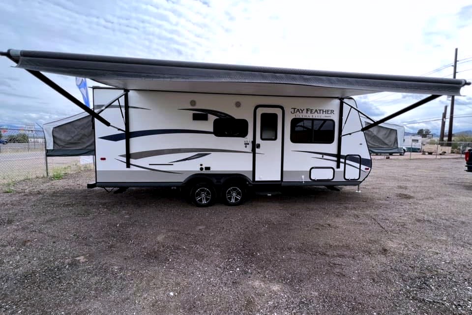 Sleeps 10 | 55” Theater Projector | SUV Towable Jayco X23F Hybrid Trailer | Starlink WiFi Available | Kids and Pets Friendly