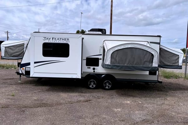 Sleeps 10 | 55” Theater Projector | SUV Towable Jayco X23F Hybrid Trailer | Starlink WiFi Available | Kids and Pets Friendly