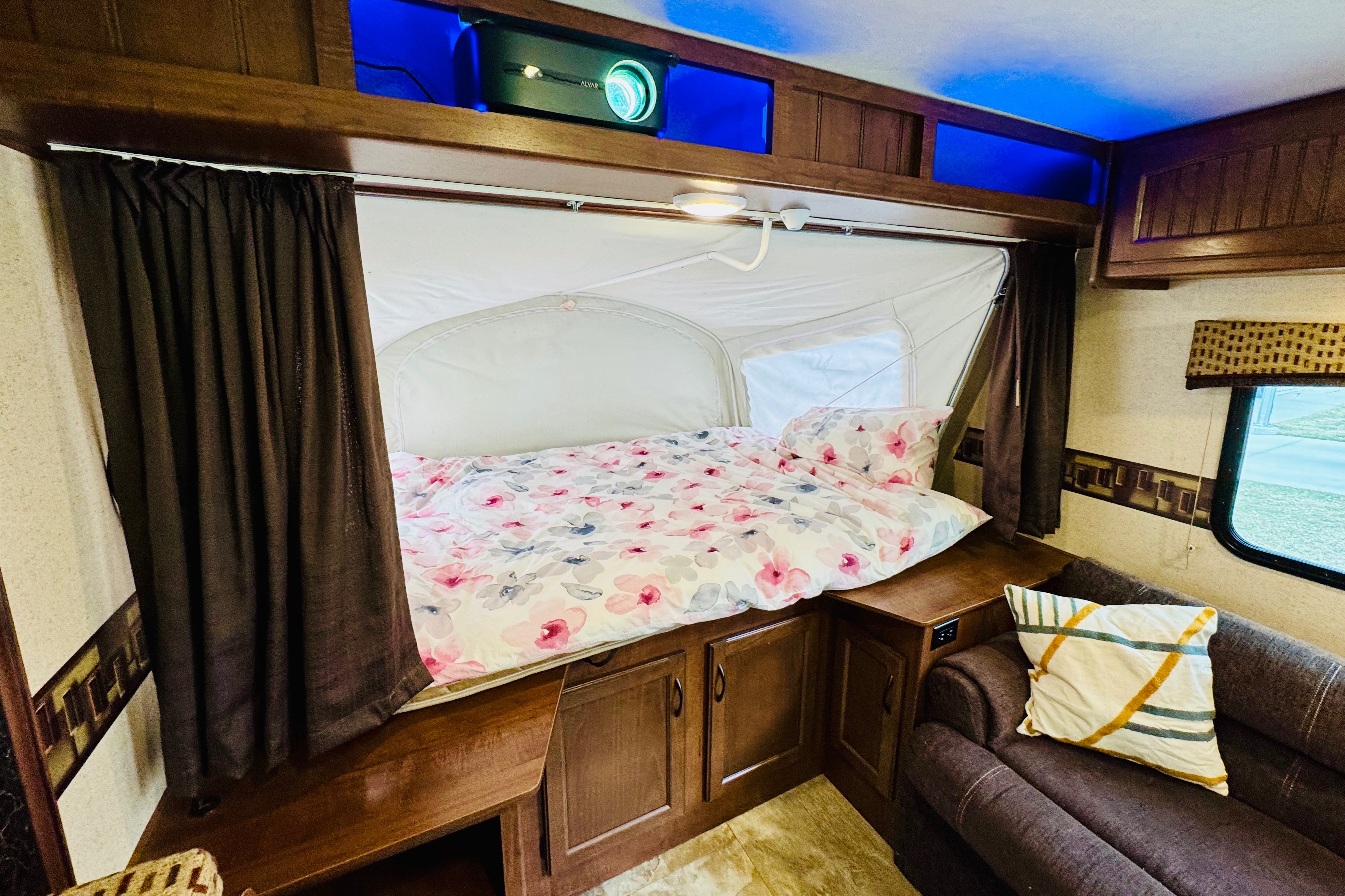 Sleeps 10 | 55” Theater Projector | SUV Towable Jayco X23F Hybrid Trailer | Starlink WiFi Available | Kids and Pets Friendly