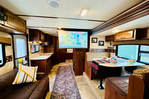 Sleeps 10 | 55” Theater Projector | SUV Towable Jayco X23F Hybrid Trailer | Starlink WiFi Available | Kids and Pets Friendly