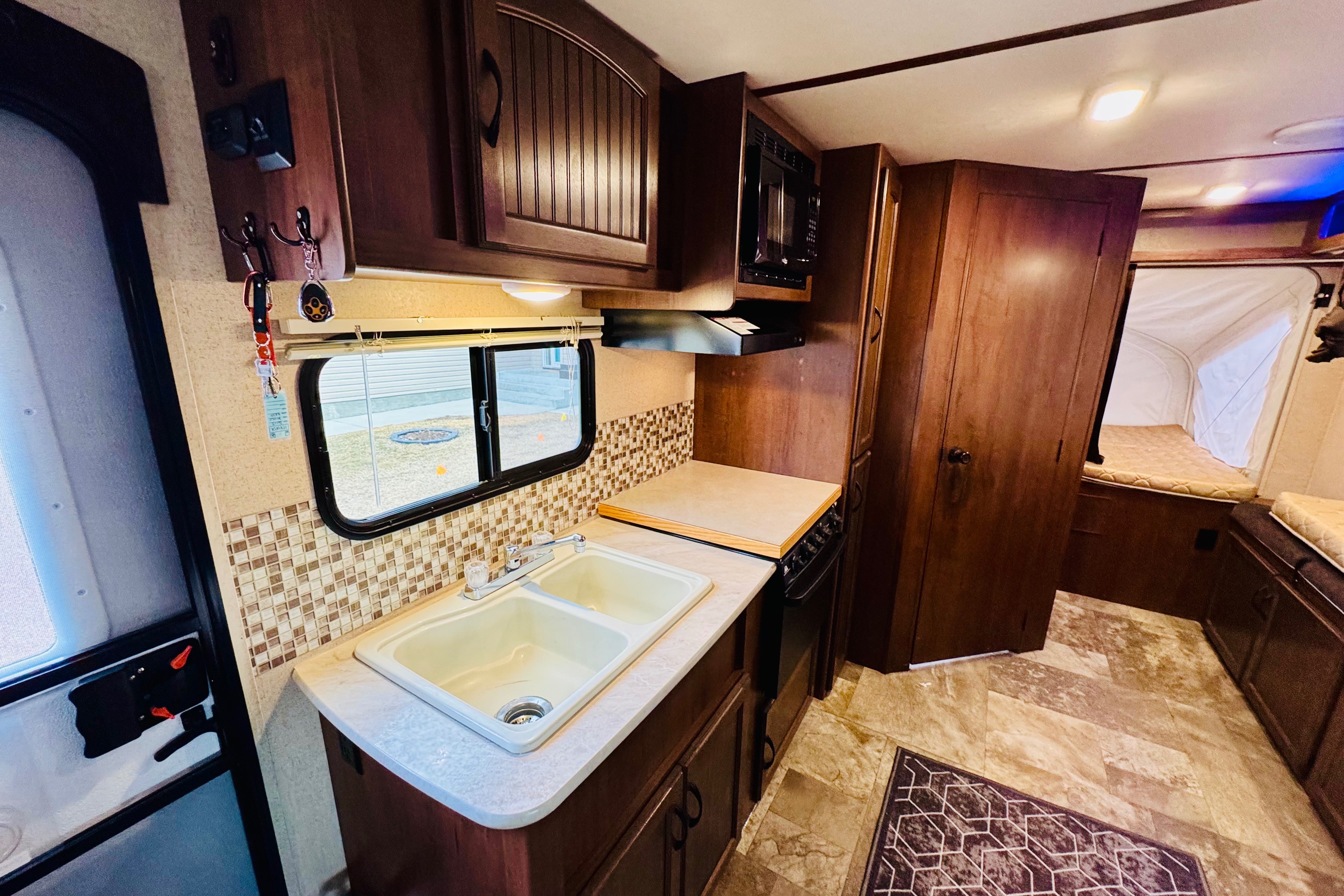 Sleeps 10 | 55” Theater Projector | SUV Towable Jayco X23F Hybrid Trailer | Starlink WiFi Available | Kids and Pets Friendly