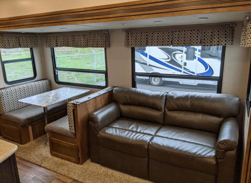 Coachmen Chaparral lite Fifth Wheel