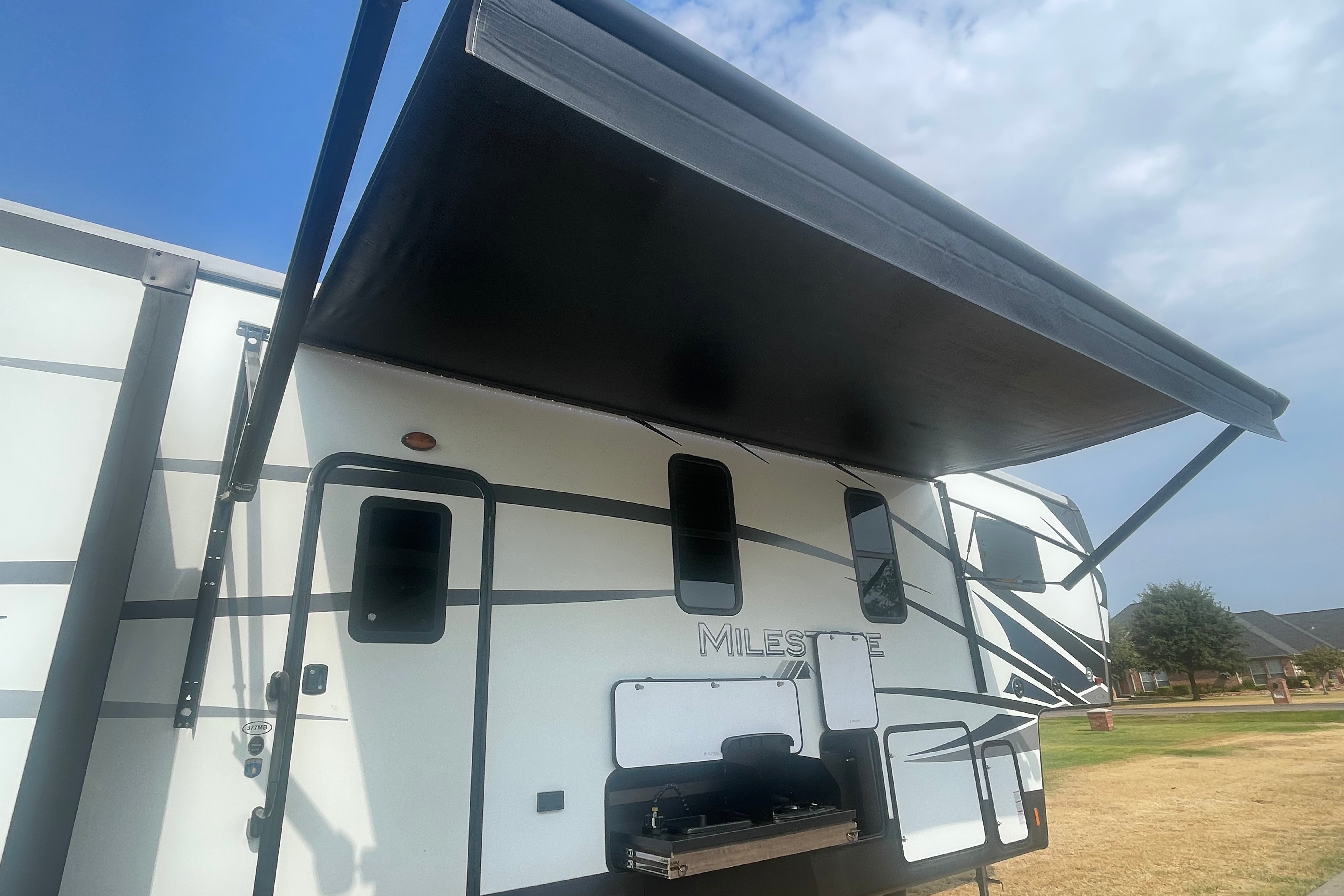 5th Wheel Camper perfect for the entire family