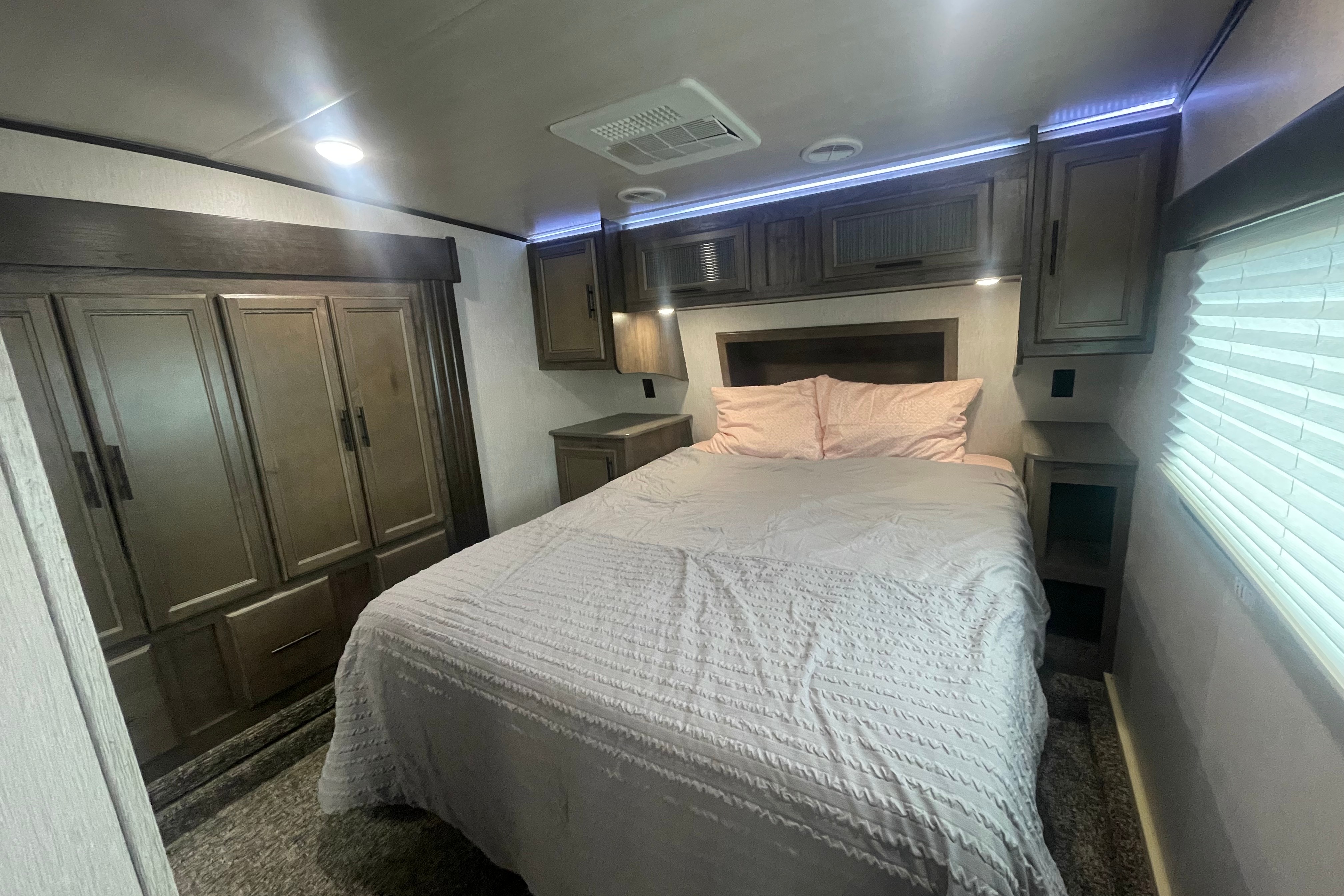 5th Wheel Camper perfect for the entire family
