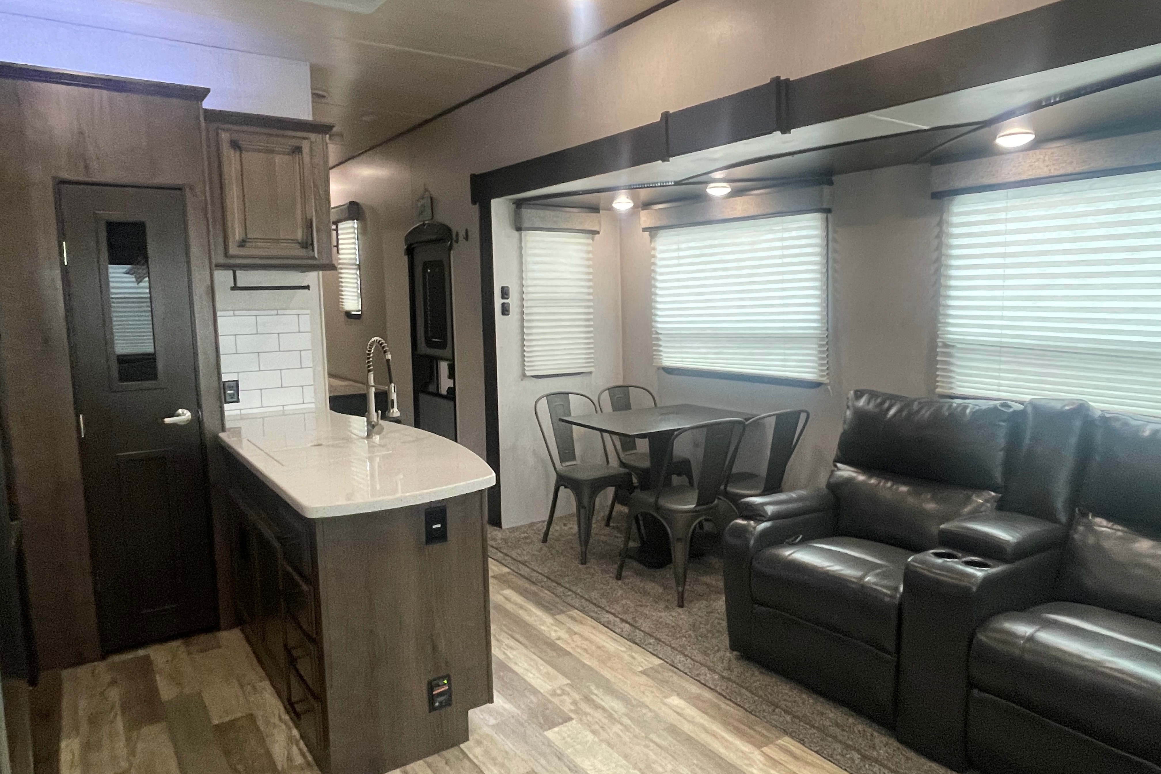 5th Wheel Camper perfect for the entire family
