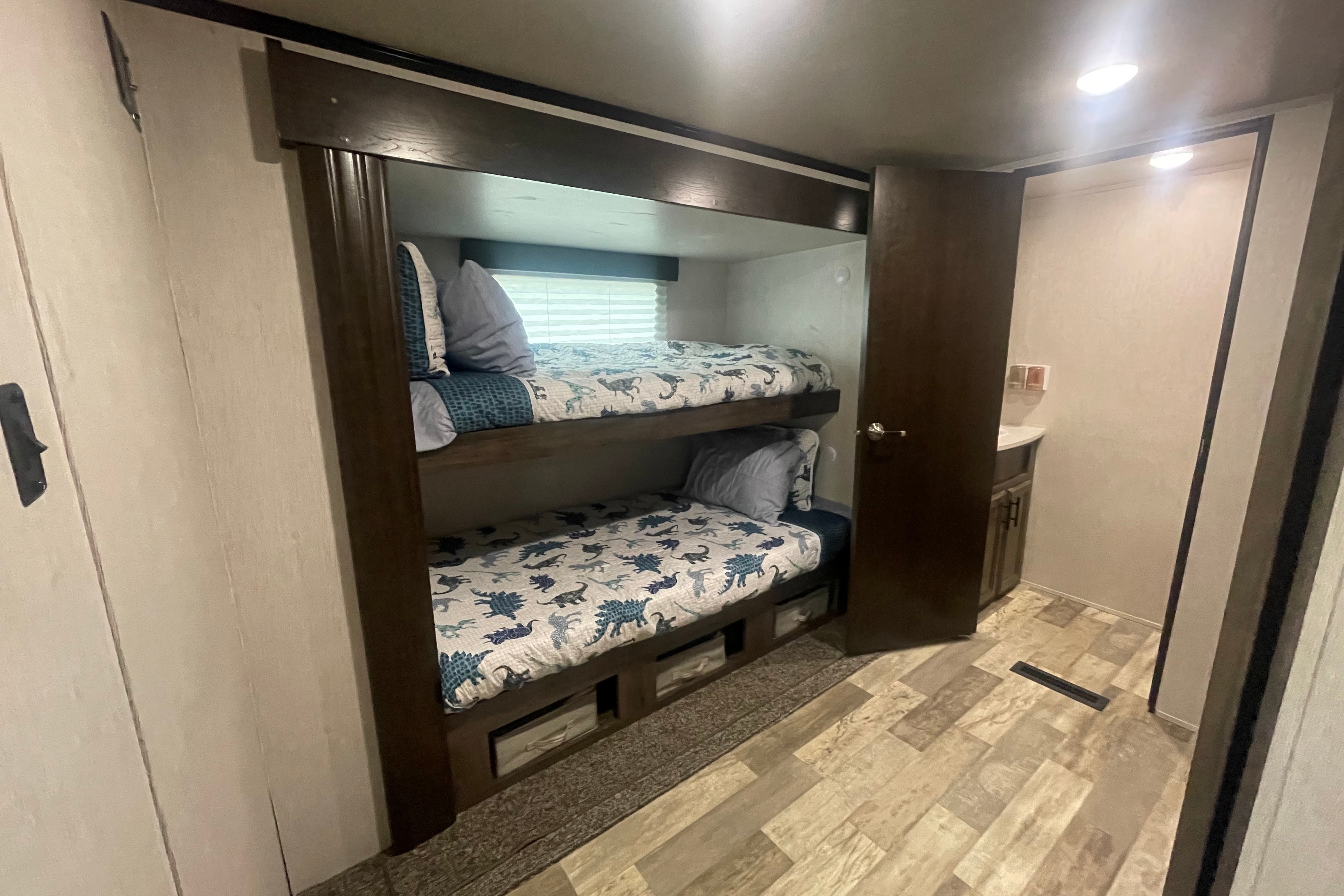 5th Wheel Camper perfect for the entire family