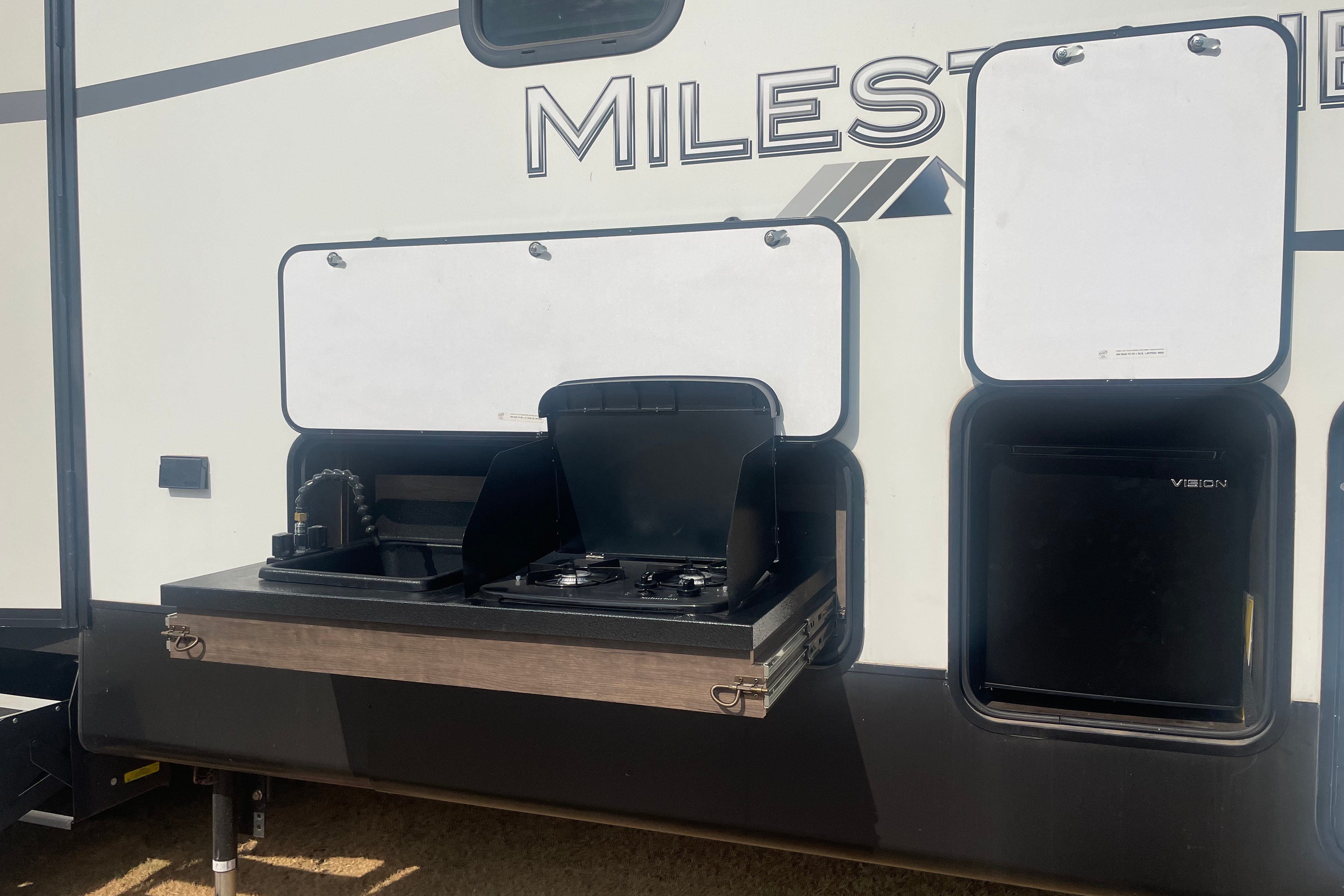 5th Wheel Camper perfect for the entire family