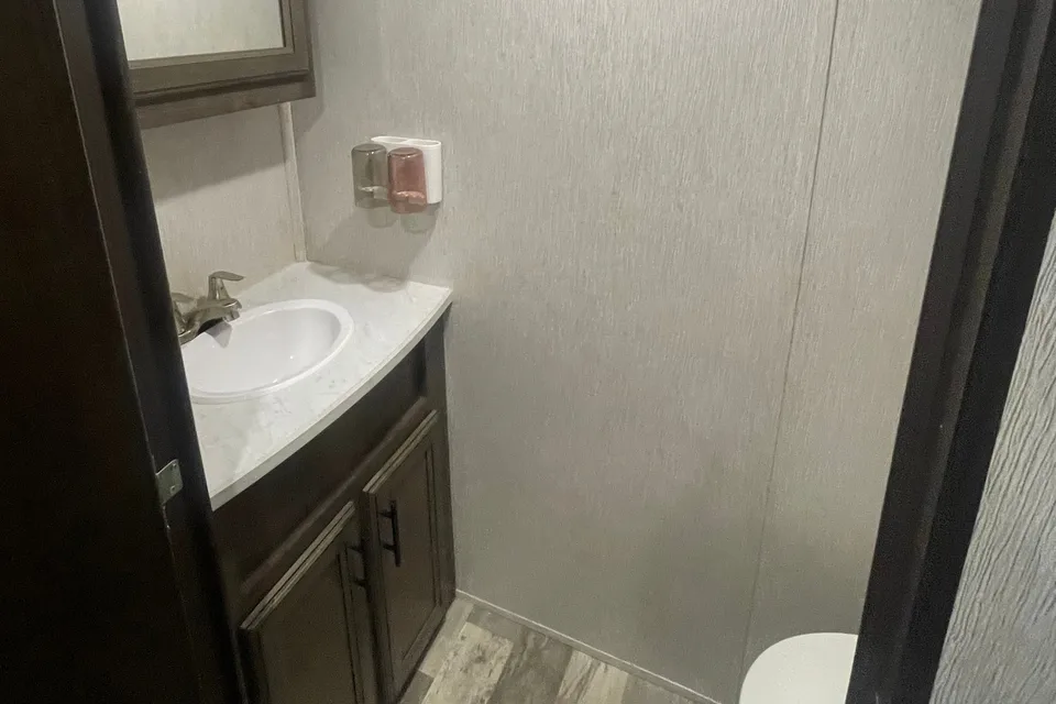 5th Wheel Camper perfect for the entire family