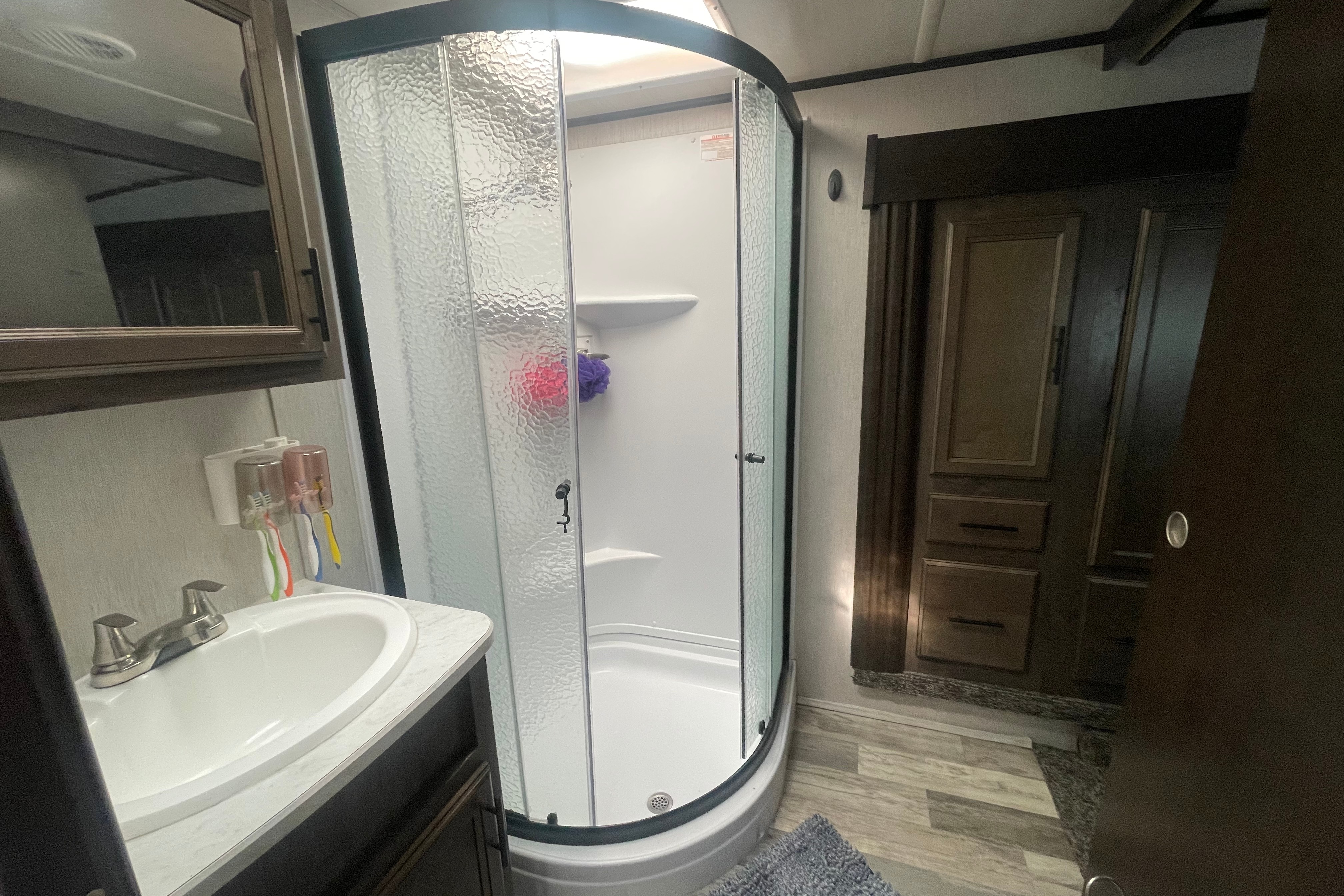 5th Wheel Camper perfect for the entire family