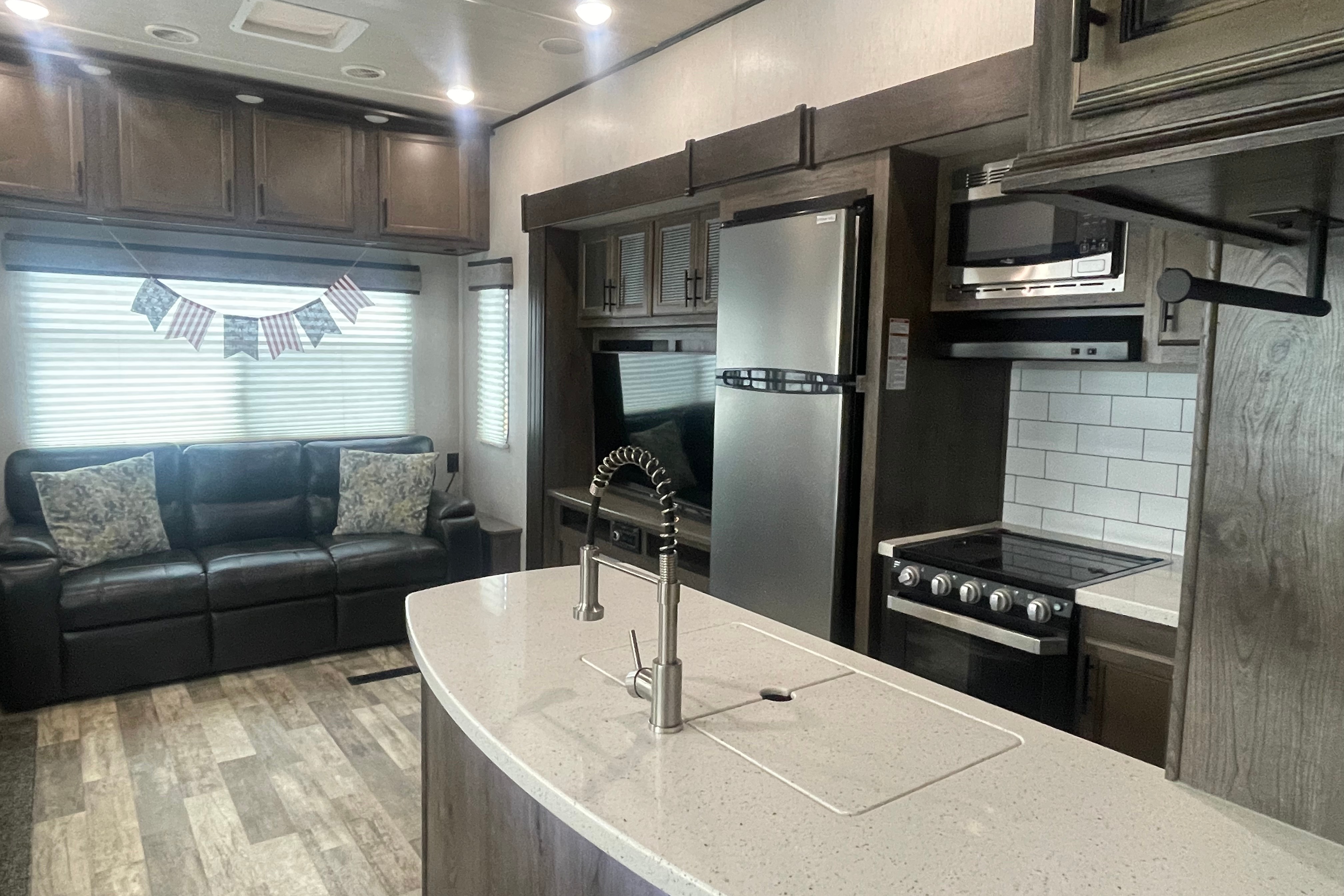 5th Wheel Camper perfect for the entire family
