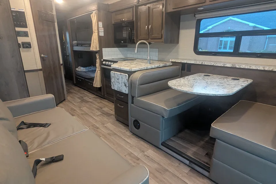 Family-ready Class A - Bunk beds, Solar power, Pet Friendly Jayco Alante 29F