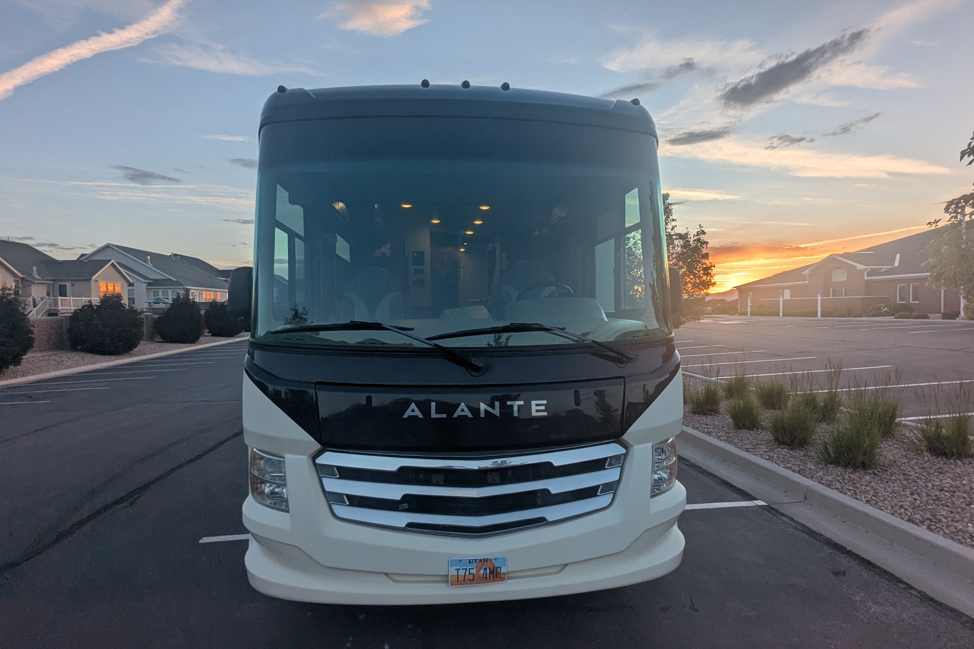 Family-ready Class A - Bunk beds, Solar power, Pet Friendly Jayco Alante 29F