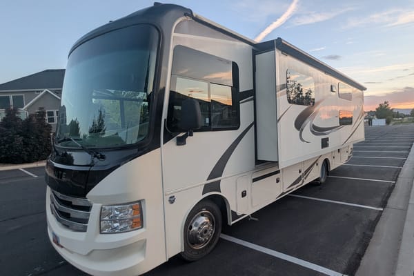 Family-ready Class A - Bunk beds, Solar power, Pet Friendly Jayco Alante 29F