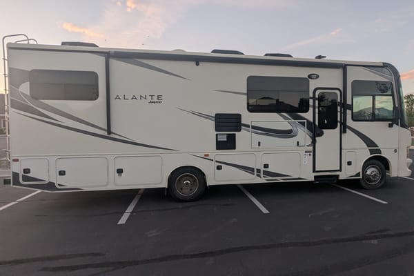 Family-ready Class A - Bunk beds, Solar power, Pet Friendly Jayco Alante 29F
