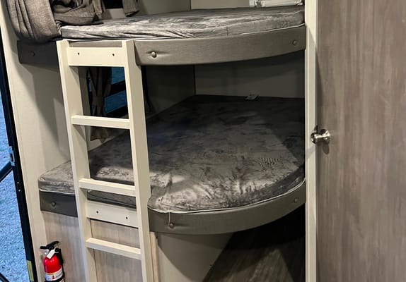 Family Bunkhouse with Outside Grill