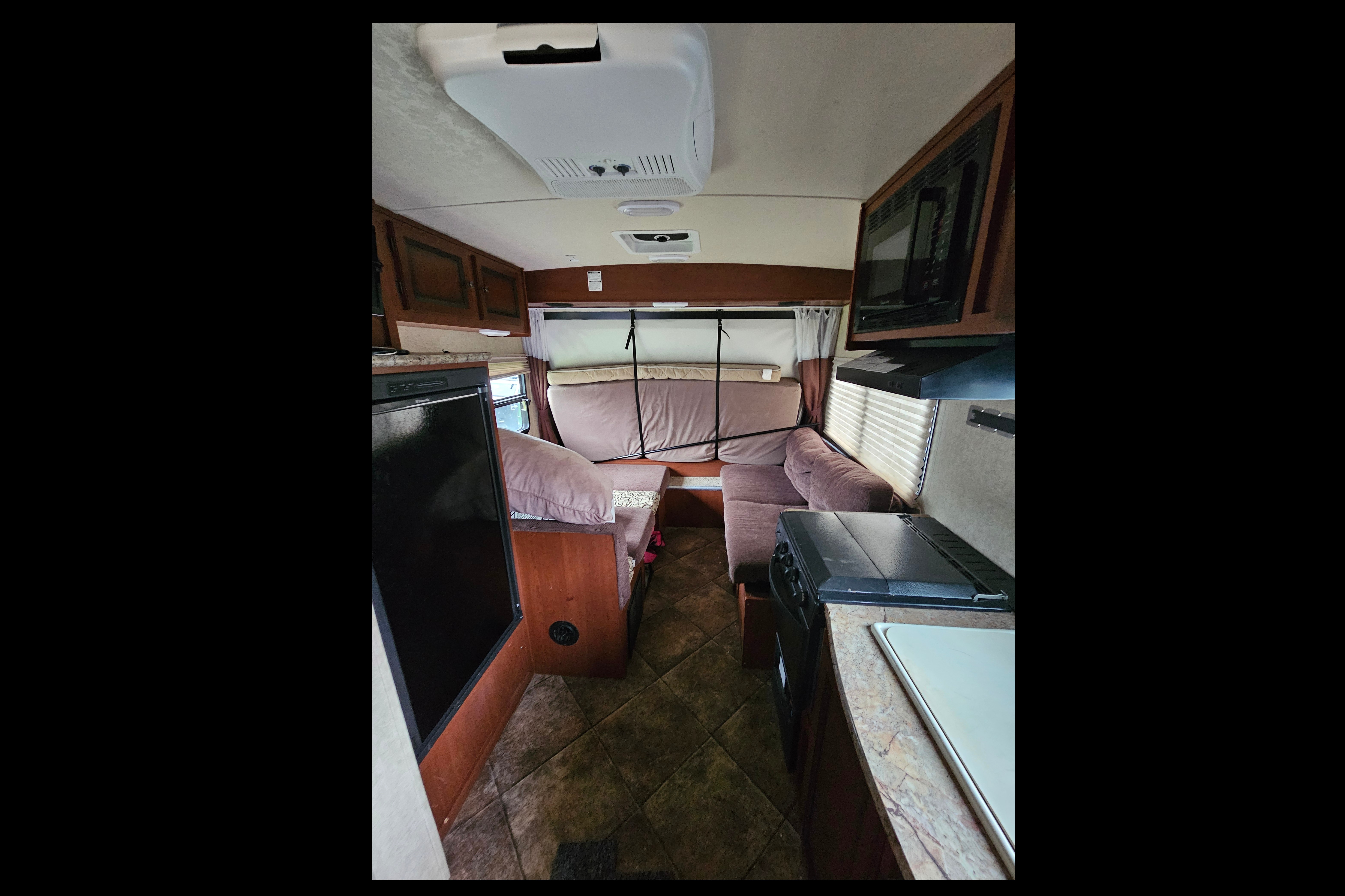 Palomino 147x Solaire Hybrid