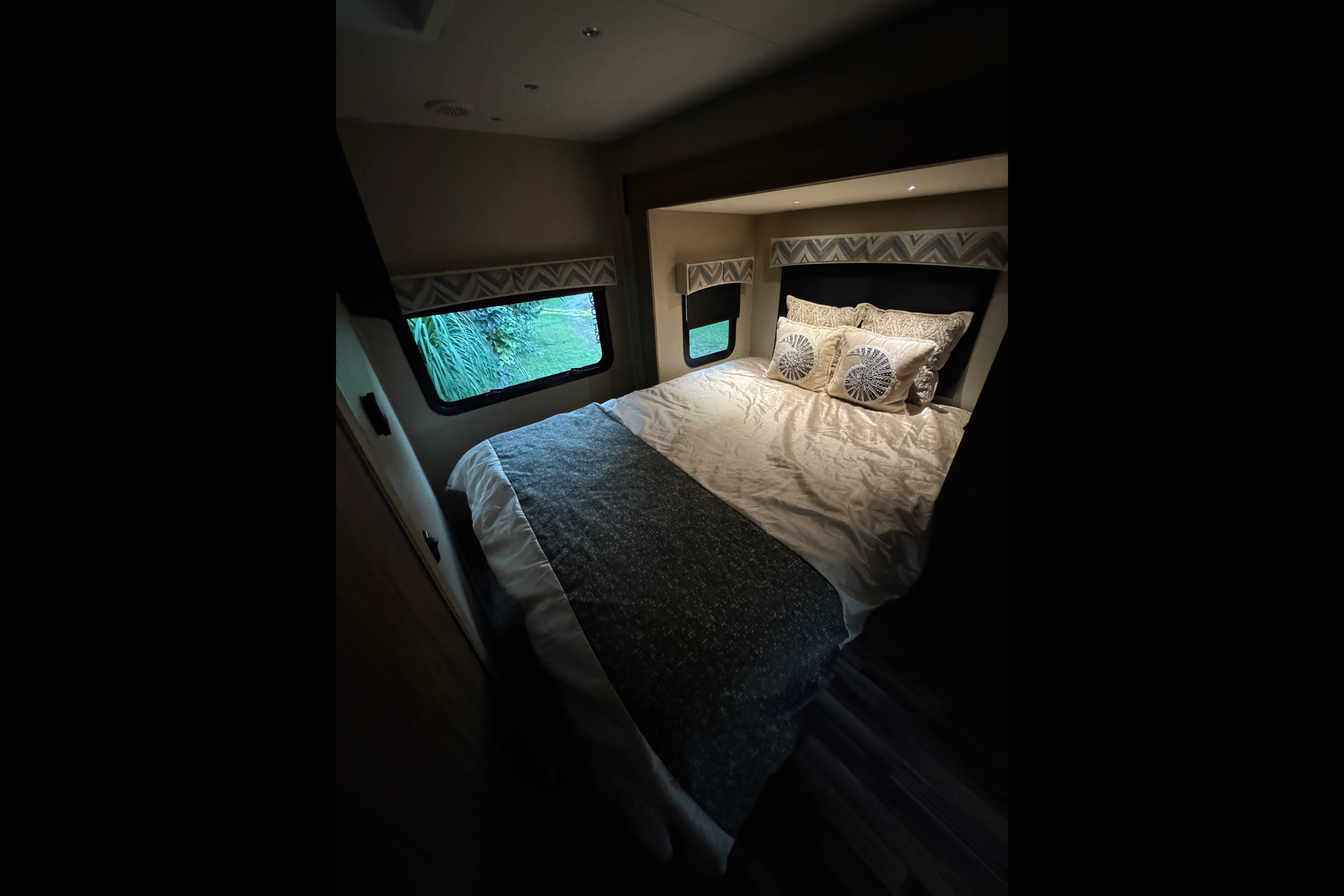 Travel in Class Mercedes-Benz Isata3 Class C