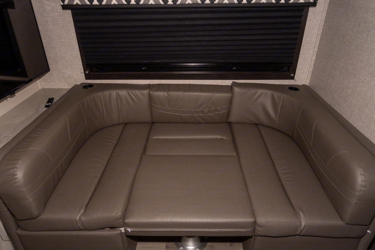 ## 🚐 Location VR familial – Jayco Redhawk Classe C 24 pi | Canada & États-Unis (USA)