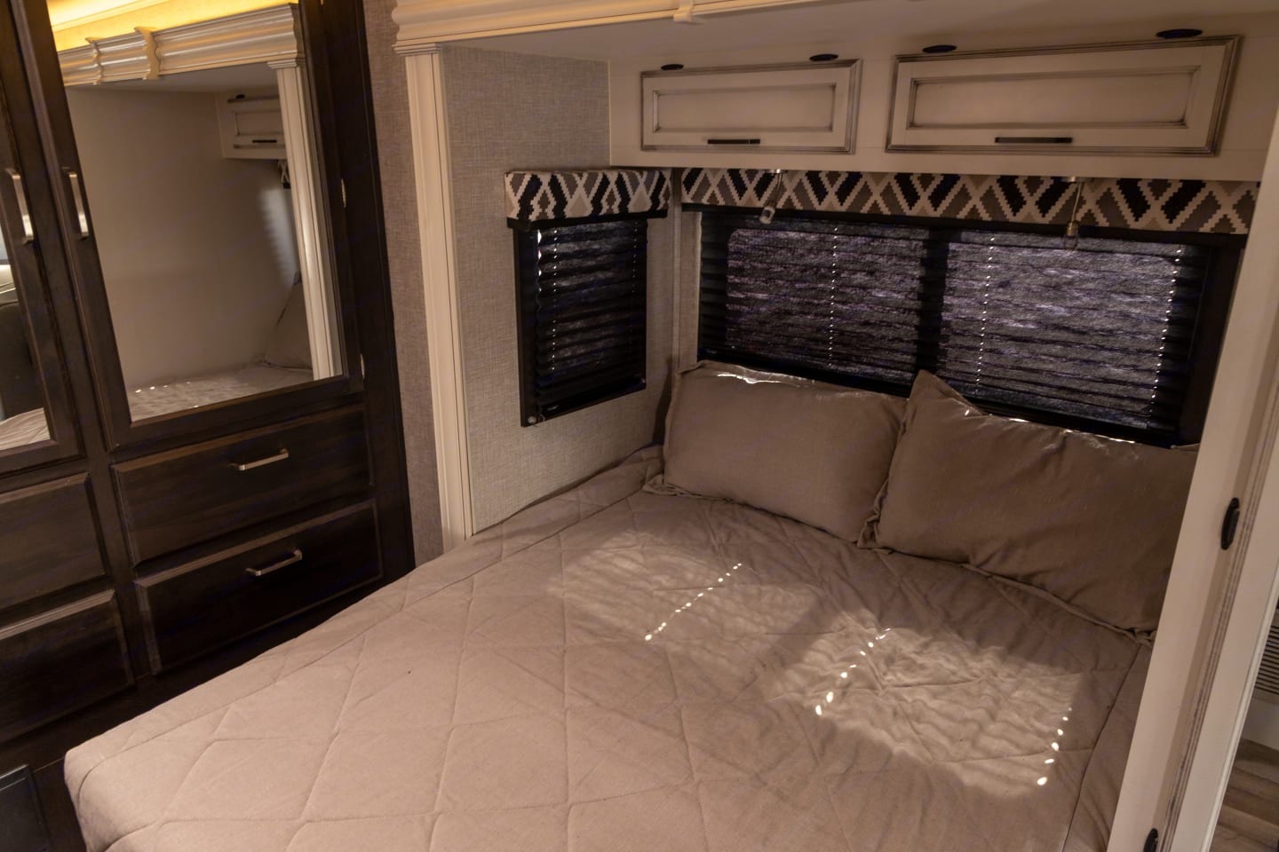 ## 🚐 Location VR familial – Jayco Redhawk Classe C 24 pi | Canada & États-Unis (USA)