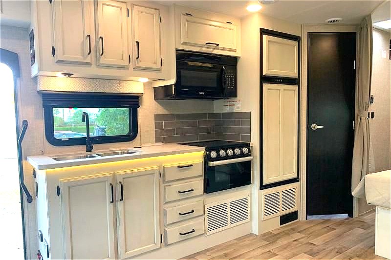 ## 🚐 Location VR familial – Jayco Redhawk Classe C 24 pi | Canada & États-Unis (USA)