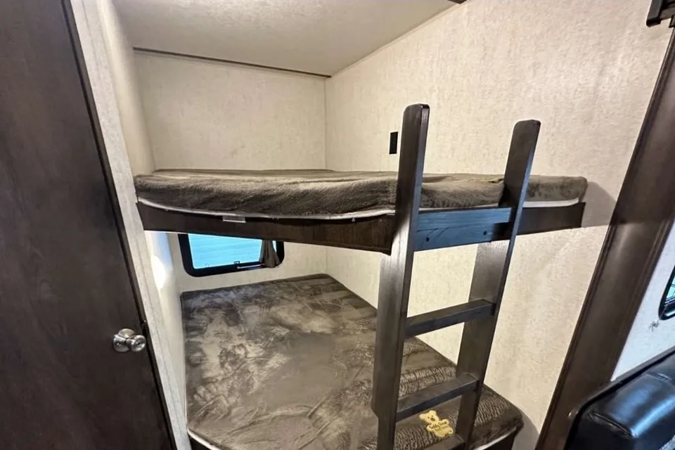 shelley's Starcraft Autumn ridge Travel Trailer