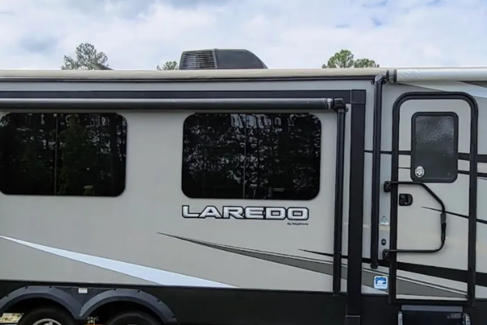 The Luxe Laredo