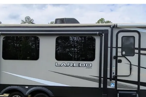 The Luxe Laredo