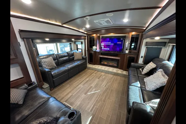 Westland 2019 Jayco Pinnacle Fifth Wheel